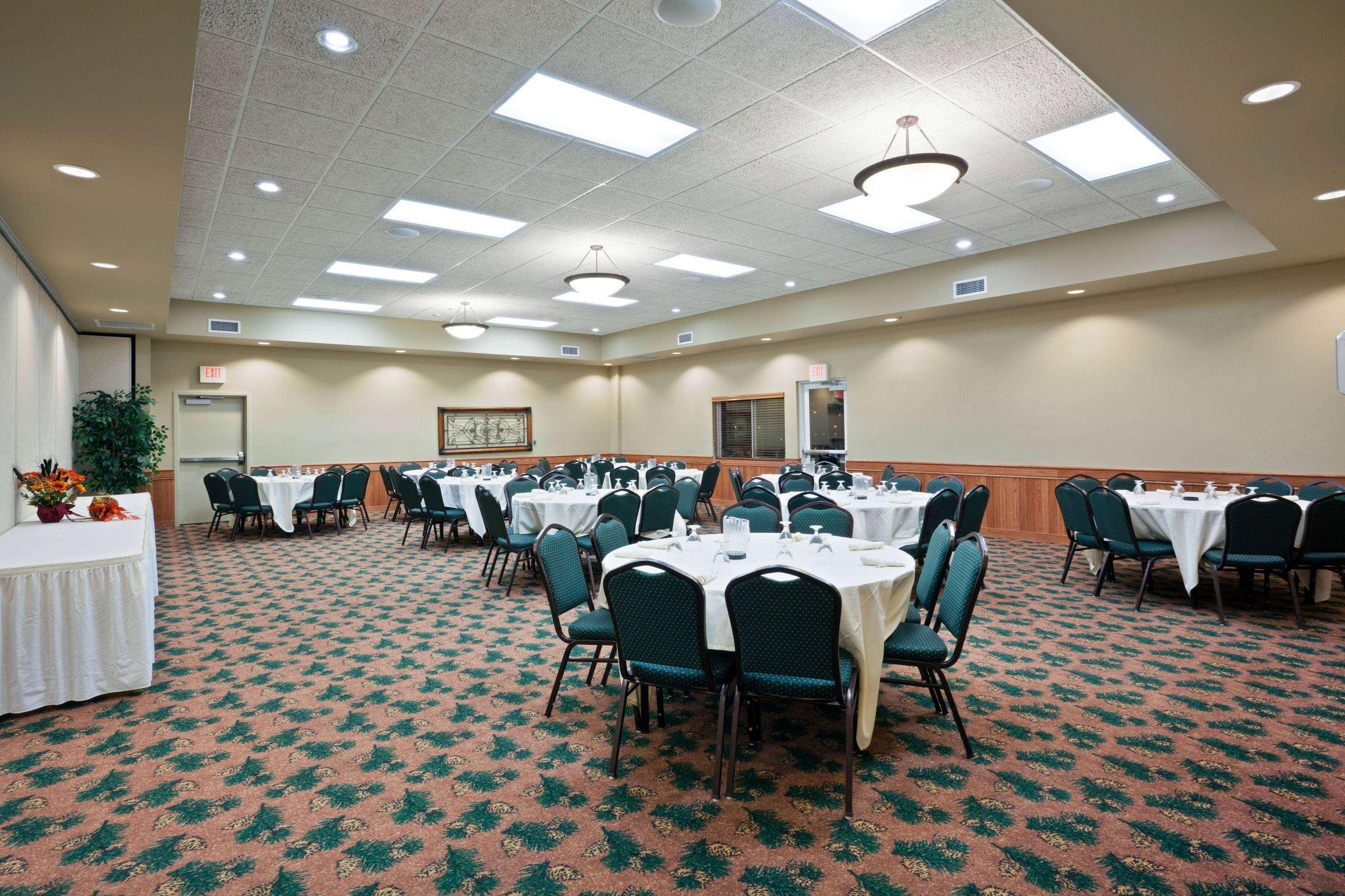 Americinn By Wyndham Fort Pierre Conference Center Exterior photo