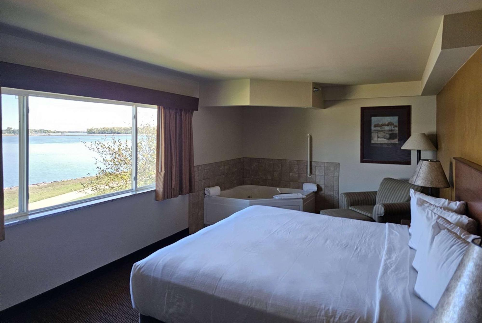 Americinn By Wyndham Fort Pierre Conference Center Exterior photo